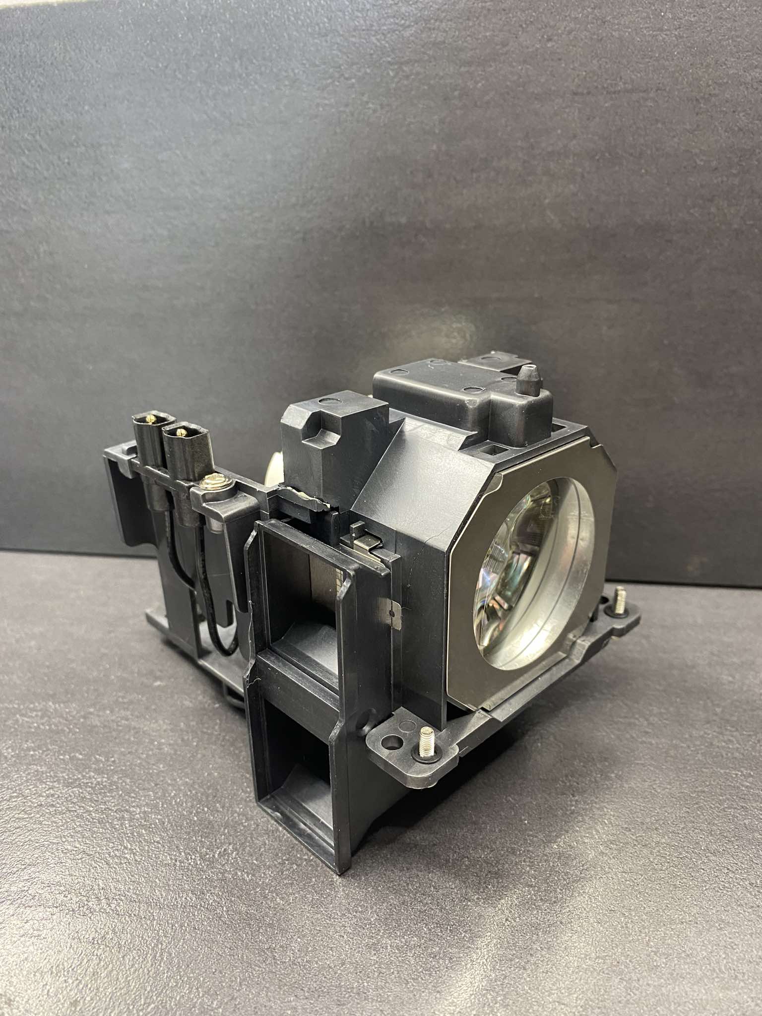 461627960_8983251498353903_7091691076651768306_n Oryginalna lampa Panasonic ET-LAE300 do projektora PT-EZ580 PT-EZ770 PT-EW640